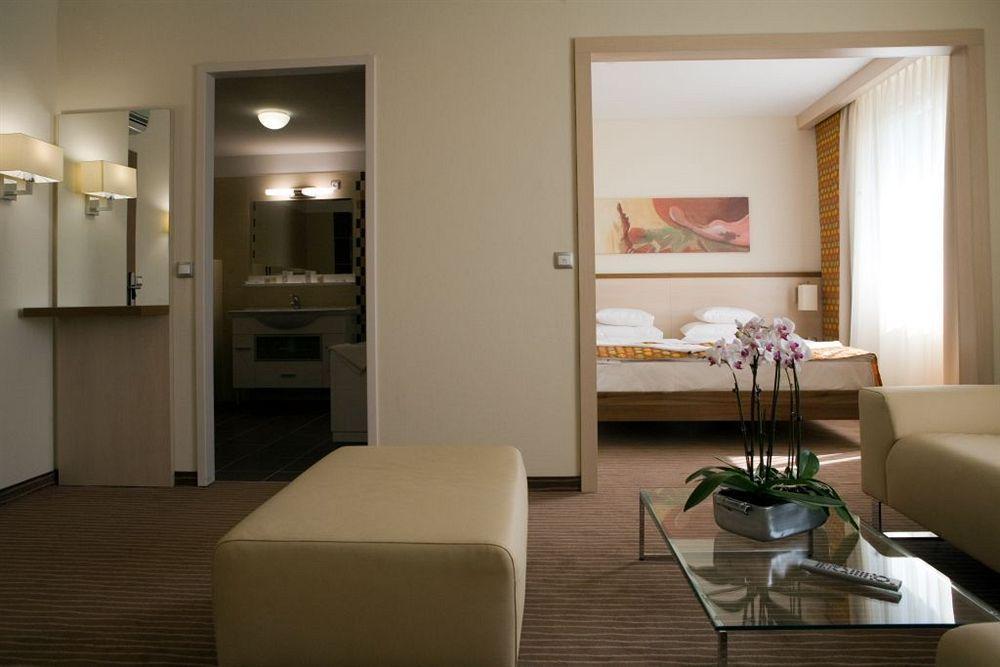 Hotel Famulus Győr Kültér fotó
