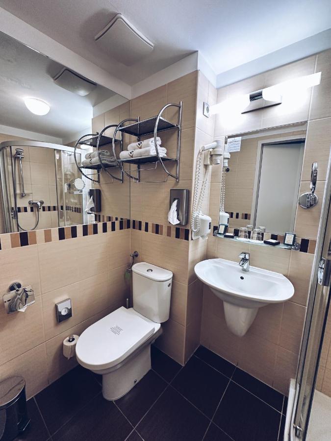 Hotel Famulus Győr Kültér fotó