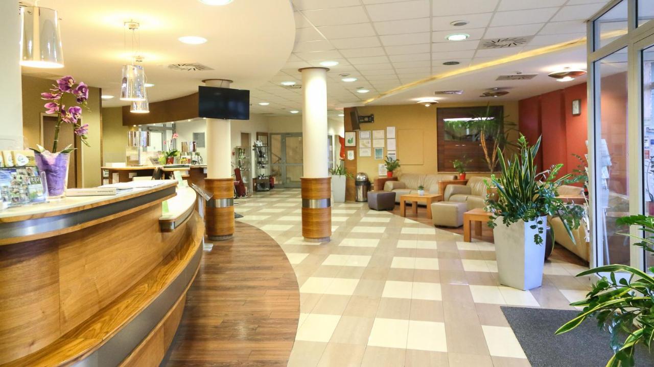 Hotel Famulus Győr Kültér fotó