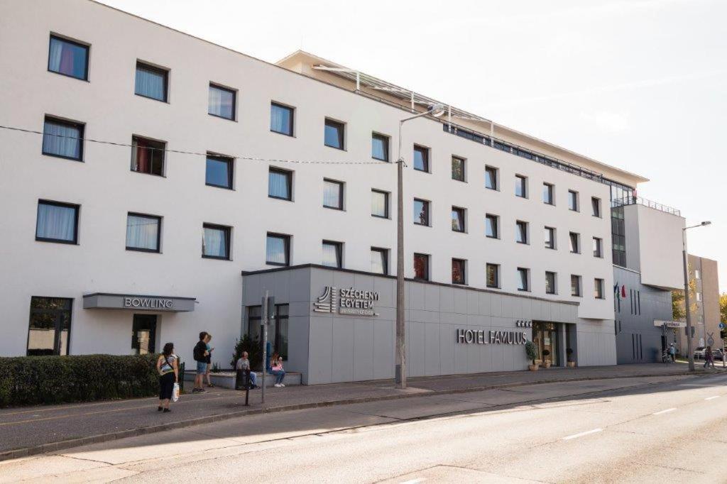 Hotel Famulus Győr Kültér fotó