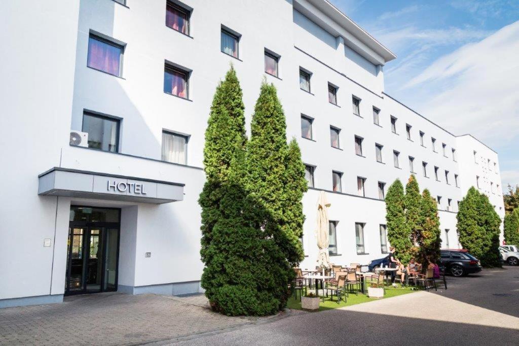 Hotel Famulus Győr Kültér fotó