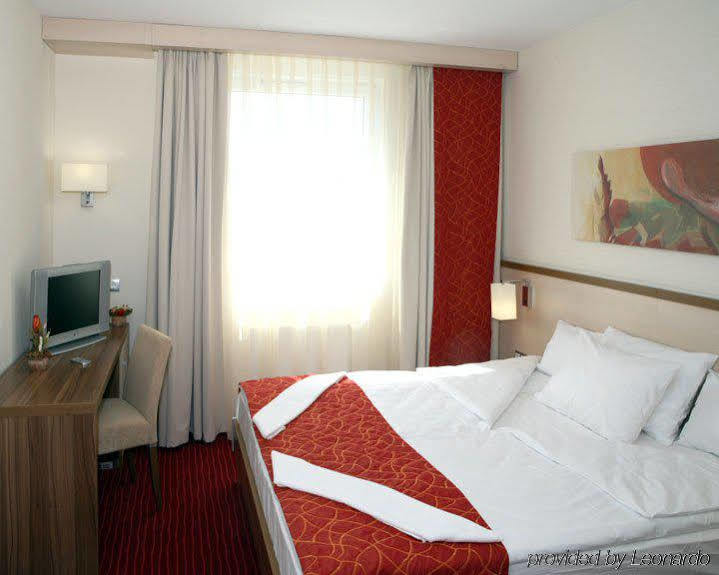Hotel Famulus Győr Kültér fotó