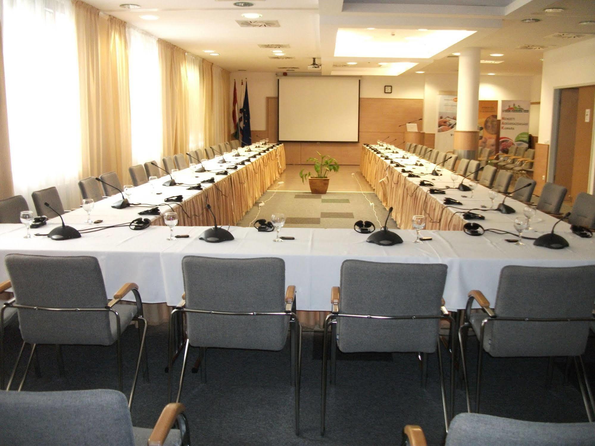 Hotel Famulus Győr Kültér fotó